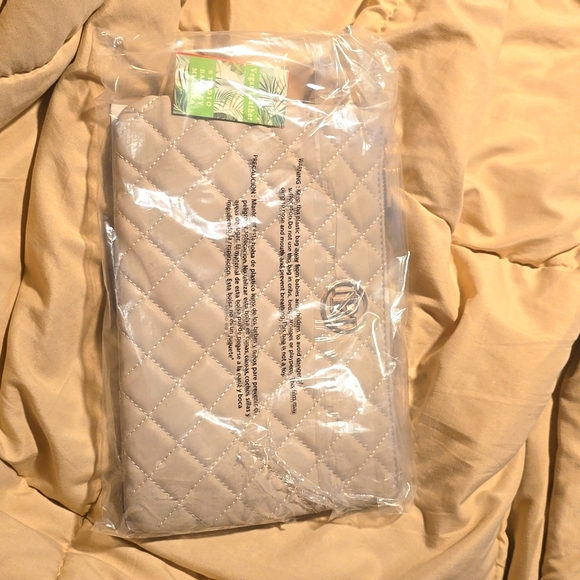 NWT Big Clutch - Picture 3 of 3